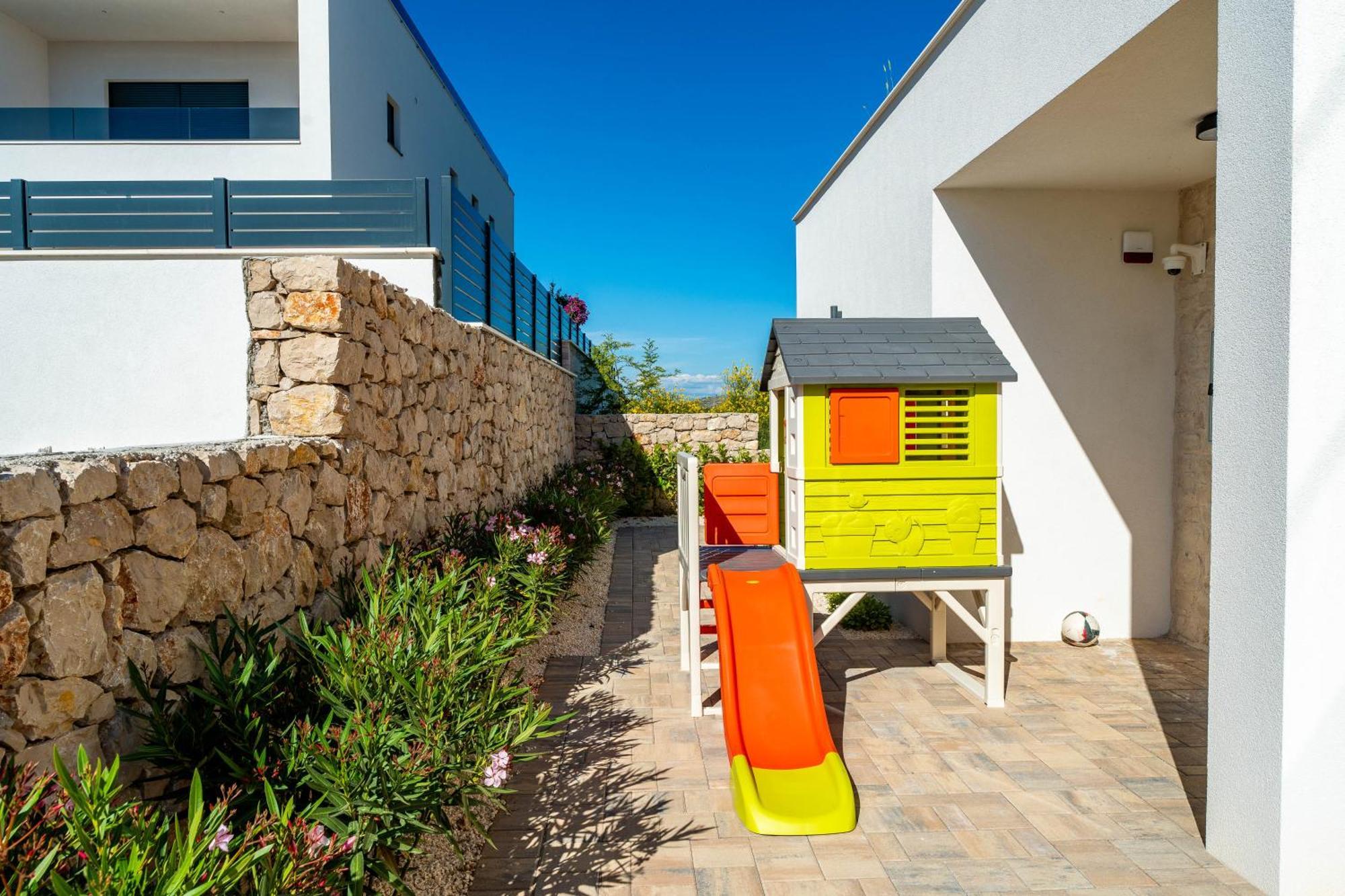 Luxury Villa Kaia With Sea View, Heated Pool And Spa Vodice